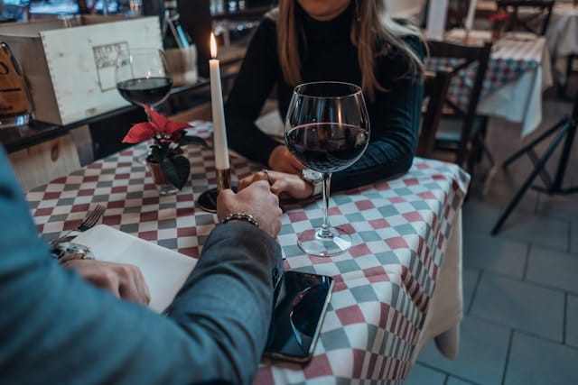 Safe & Smart: Your Guide to Meeting Someone